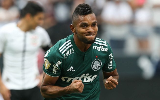 Palmeiras vence Corinthians em jogo violento  e com duas expulsões
