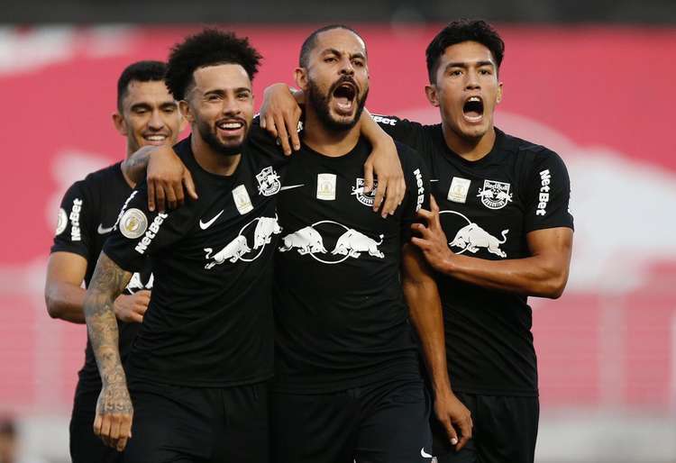 Bragantino vence Goiás por 2x0 e empurra o Vasco para a zona da degola