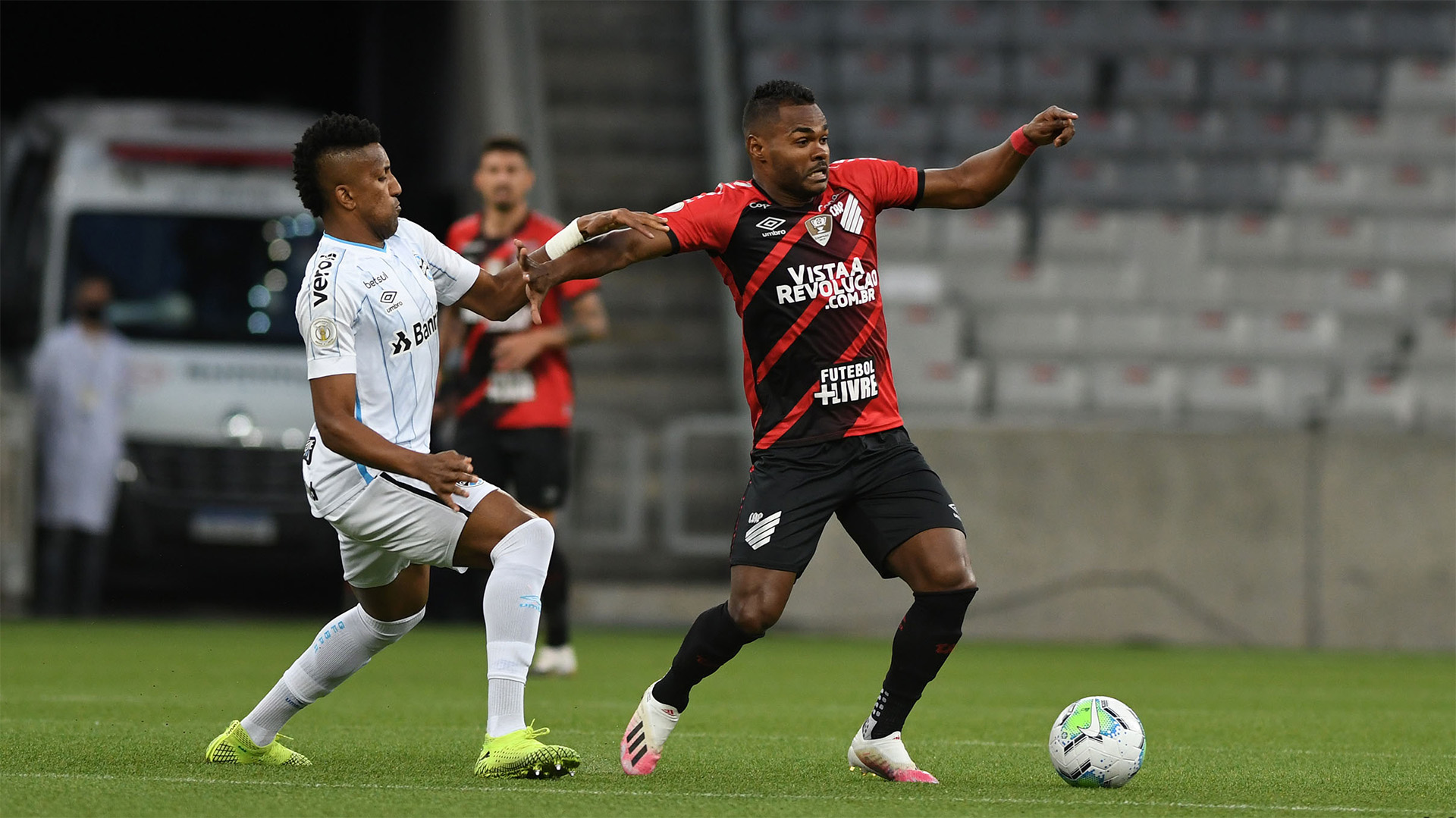 Grêmio usa time misto e vence o Athletico-PR na Arena da Baixada