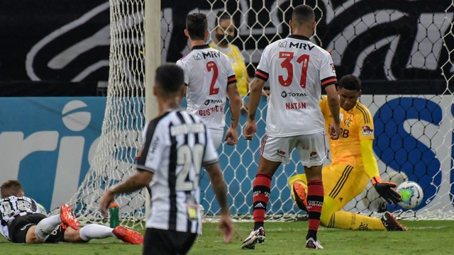 Atlético-MG goleia o Flamengo por 4 a 0 e assume a vice-liderança do Brasileirão