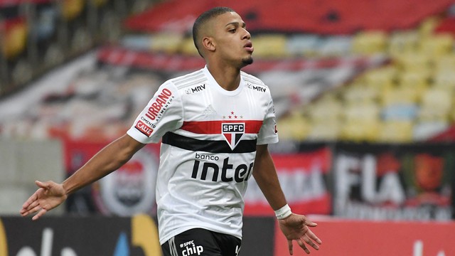 Na estreia de Ceni no Flamengo, Brenner brilha e garante vitória do São Paulo