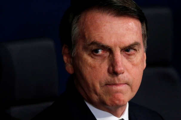 Bolsonaro põe culpa em estados e municípios por desperdício de testes para covid pelo governo federal