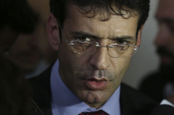 Bolsonaro demite ministro do Turismo por reedição da crise 