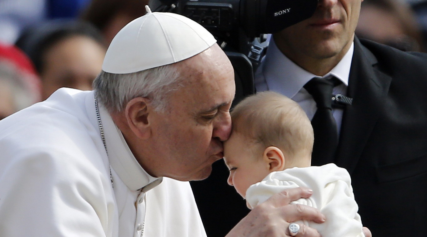 'Consumismo sequestrou o Natal', alerta papa Francisco