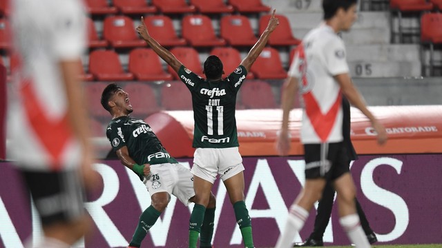PASSEIO VERDE: Palmeiras faz 3 a 0 no River Plate e fica muito perto da final da Libertadores