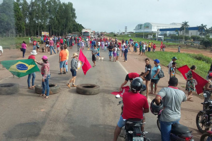  MOBILIZAÇÃO: Em protesto contra a prisão de Lula, MST bloqueou a BR-163 à altura de Jaciara