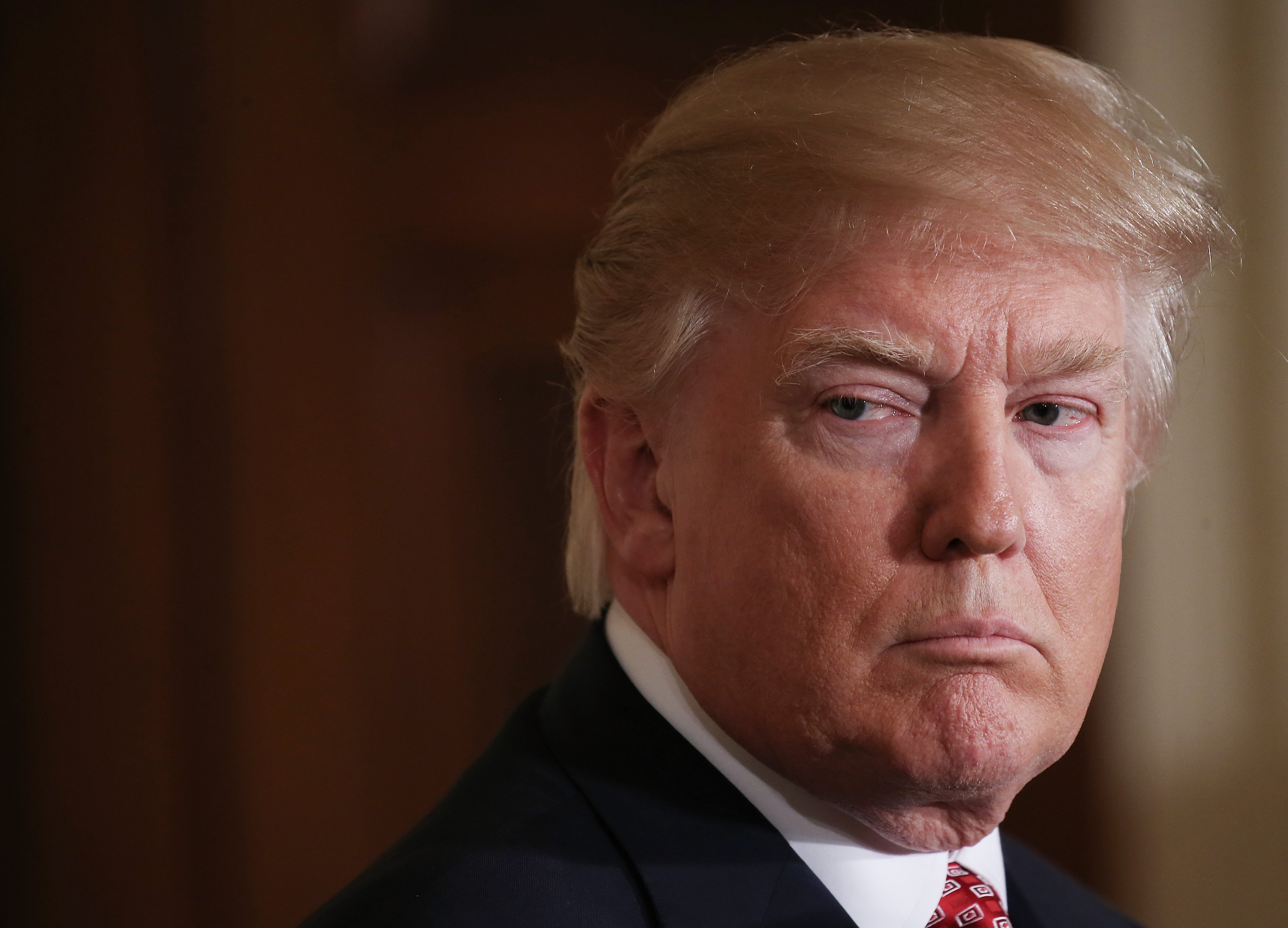  Por considerá-lo incitador de violência, Twitter suspende permanentemente conta de Donald Trump que tinha 89 milhões de seguidores na rede social
