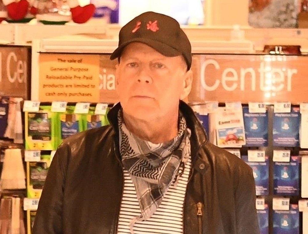 Bruce Willis é expulso de farmácia por se recusar a usar máscara