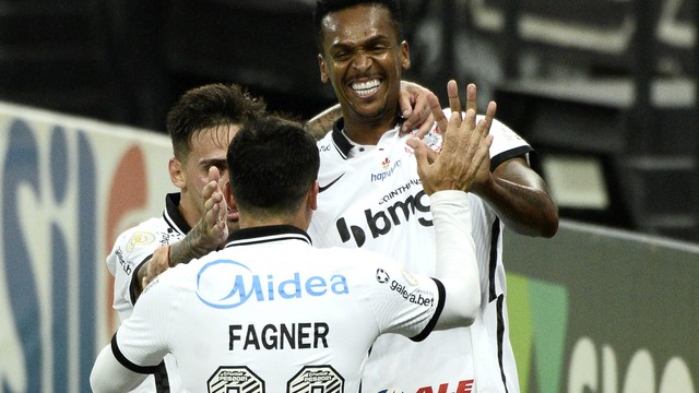 Corinthians goleia o Fluminense e entra de vez na briga por vaga na Libertadores