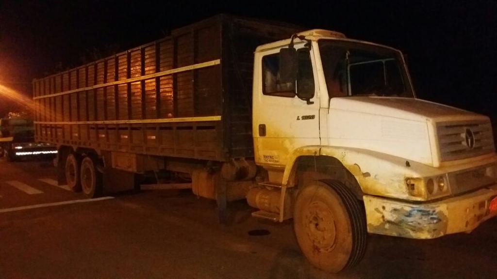 PM liberta caminhoneiro e prende quatro por roubo na fronteira
