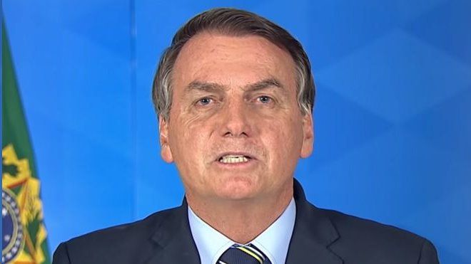 Criticado por gestão da covid-19, Bolsonaro reclama de 