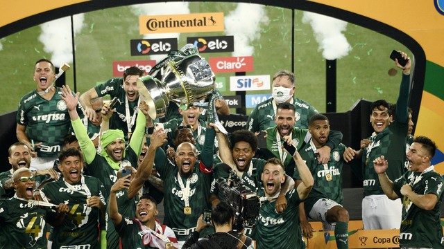 Palmeiras bate Grêmio por 2 a 0, fatura Copa do Brasil pela quarta vez e alcança a tríplice coroa
