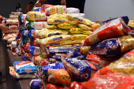 APOIO NA PANDEMIA:  Após ter distribuído 330 mil cestas básicas, MT anuncia auxílio financeiro para 100 mil famílias carentes