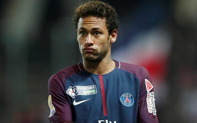      Novo técnico do PSG não agrada Neymar e atacante pode deixar o clube, diz site