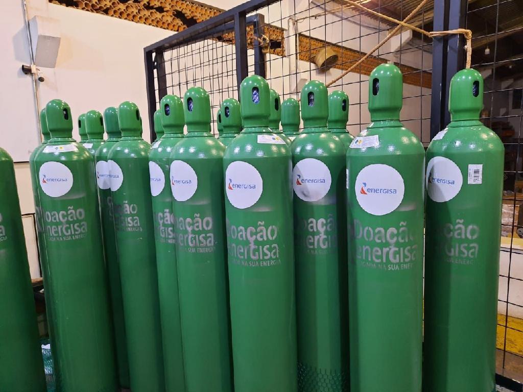 ENFRENTAMENTO À  EPIDEMIA: Cilindros de oxigênio doados pela Energisa são enviados para dez municípios de MT