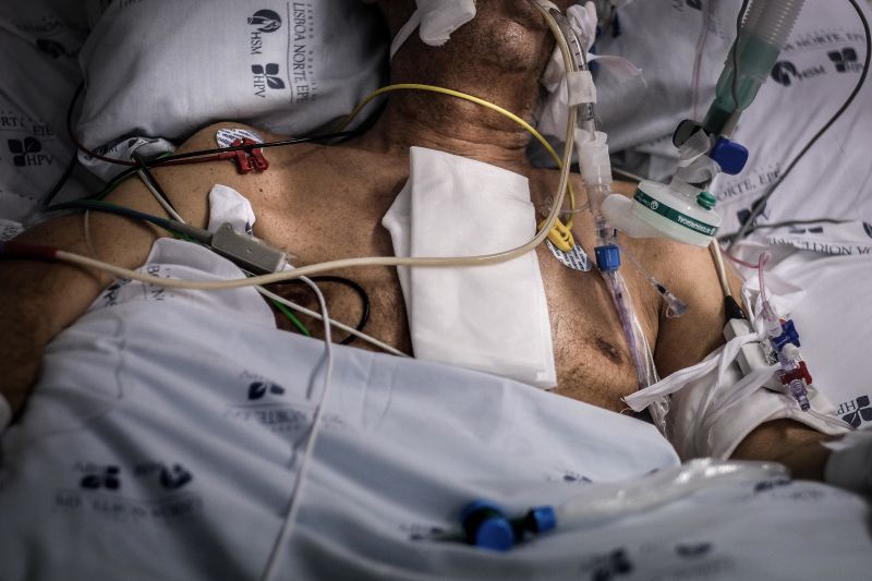  NÃO SÃO APENAS IDOSOS: Hospitalização de adultos jovens por Covid-19 sobe mais de 500% no Brasil