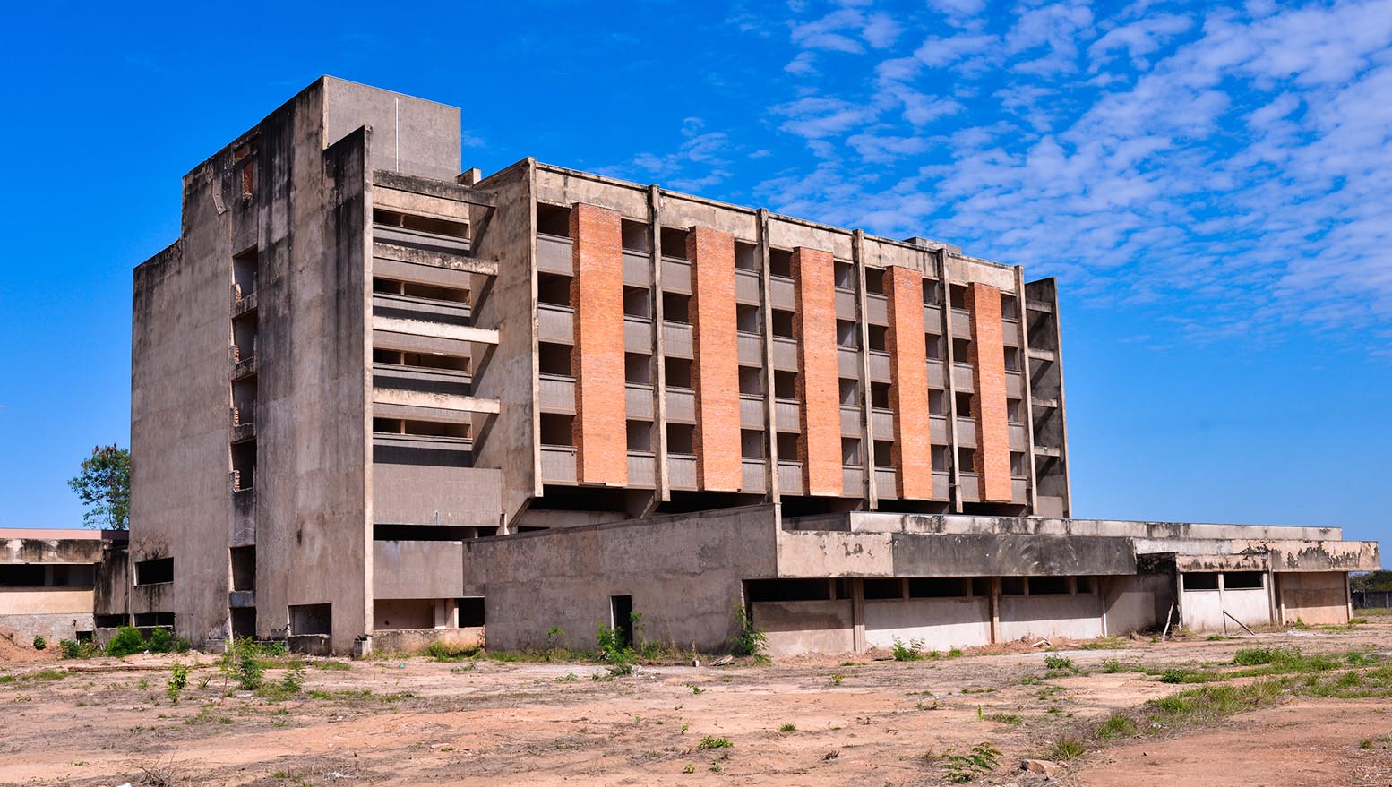 Obra de hospital paralisada há 34 anos que havia virado monumento ao descaso com a saúde é recomeçada e está a 
