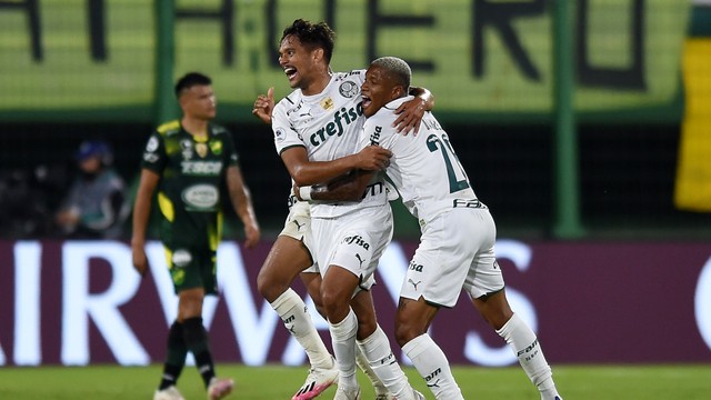 Scarpa decide com gol de falta e Palmeiras vence Defensa y Justicia pela Recopa Sul-Americana