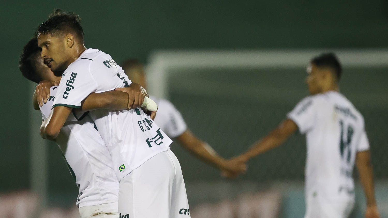 Willian decide e Palmeiras quebra tabu em Campinas com virada sobre o Guarani