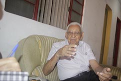 O “brigadeiro” Eduardo Gomes dá uma aula de como se faz um texto biográfico. Vale a pena ler o que ele diz sobre  seo Pedroso, um alfaiate de Cuiabá que acaba de completar um século de vida