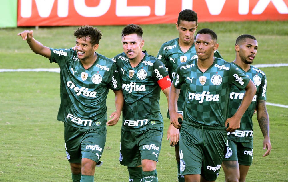 Palmeiras derrota Ponte Preta e avança no Paulistão com ajuda do Corinthians