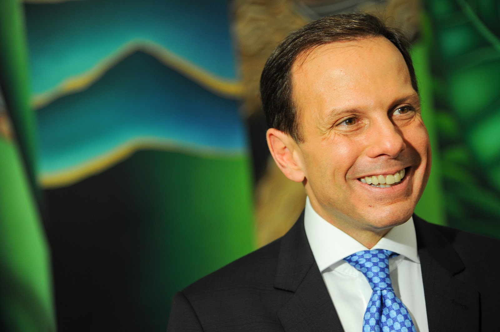 CHAPA QUENTE: João Doria chama Bolsonaro de 'genocida' em bate-boca com deputada em palanque