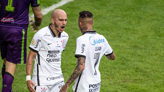 Corinthians vence a 1ª com Sylvinho e se anima para 