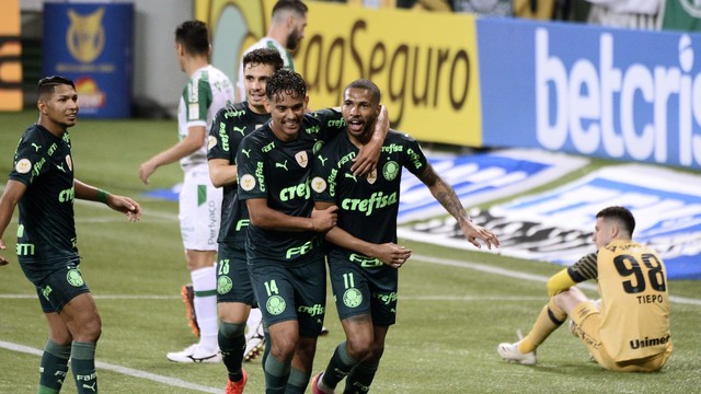 Com primeiro tempo inspirado de Wesley, Palmeiras vence a Chapecoense por 3 a 1