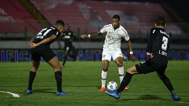 	Fluminense leva virada do Bragantino, mas vai às oitavas da Copa do Brasil