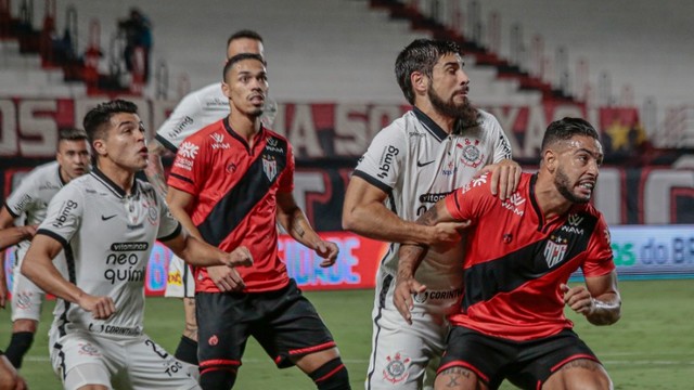 Atlético-GO segura empate e elimina Corinthians na Copa do Brasil