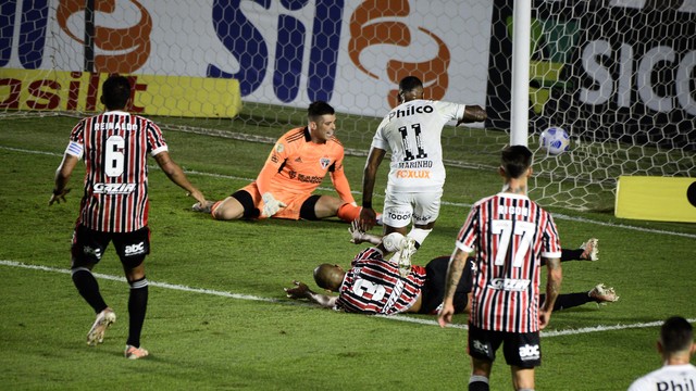 Santos vence na Vila Belmiro e São Paulo segue sem vencer no Brasileirão