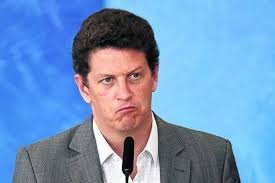 PEDIU PRA SAIR: Cai Ricardo Salles, Ministro do Meio Ambiente protegido de Bolsonaro