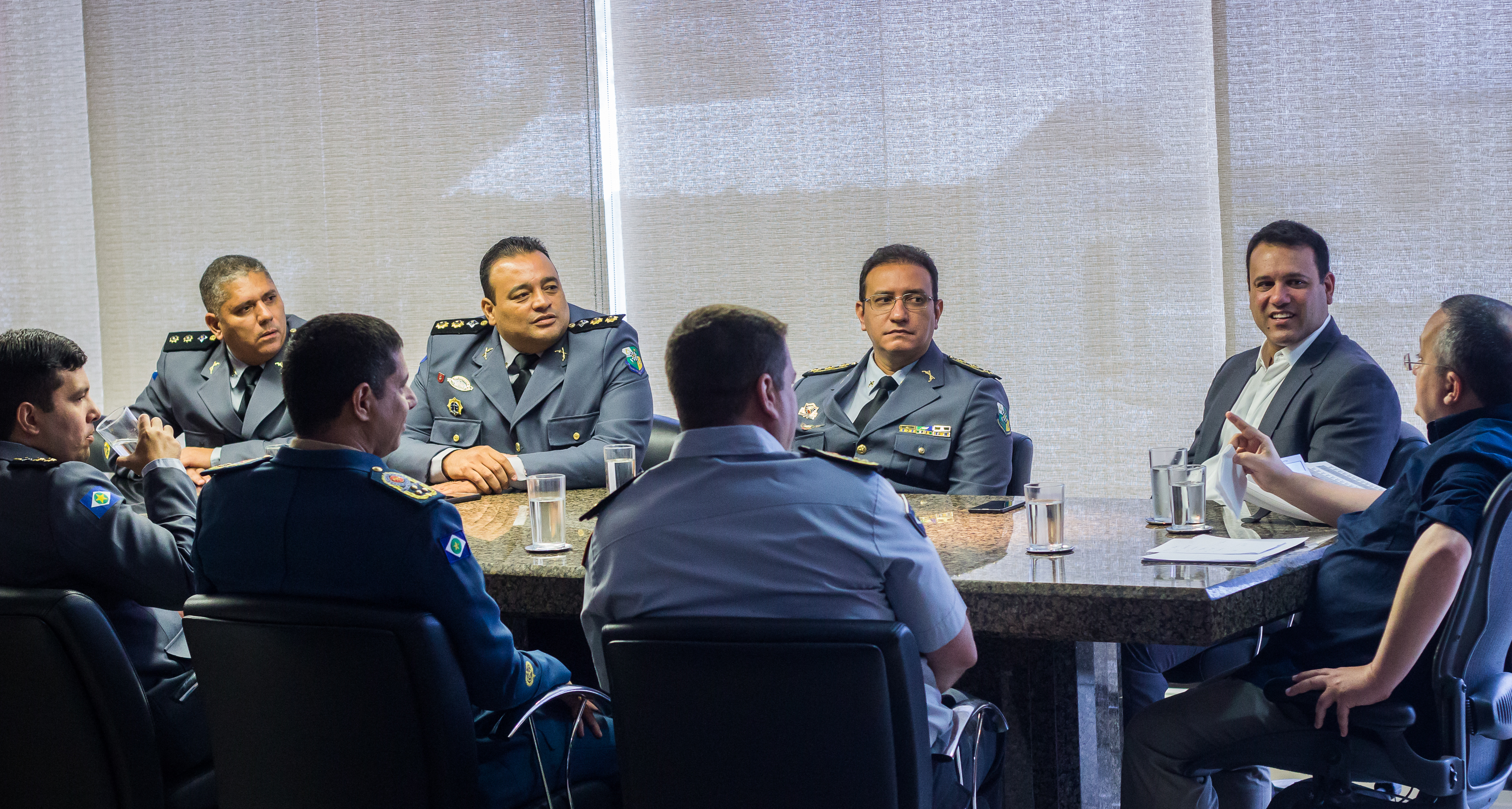 POSTO MÁXIMO NA CARREIRA:  Governador recebe no Palácio Paiaguás quatro PMs promovidos a coronel
