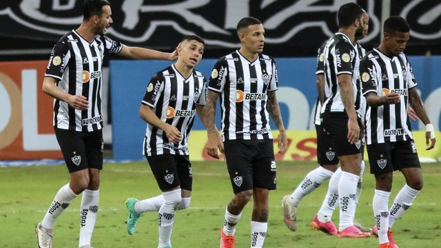 Atlético-MG decide em 2 minutos com gols de Savarino e vence Flamengo no Mineirão