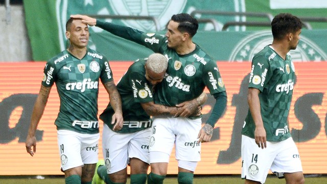 Palmeiras derrota o Santos e soma a quinta vitória consecutiva no Brasileirão