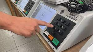 A FAVOR DA DEMOCRACIA: Após ataques sucessivos de Bolsonaro, ex-procuradores-gerais assinam nota em defesa do sistema eleitoral brasileiro 