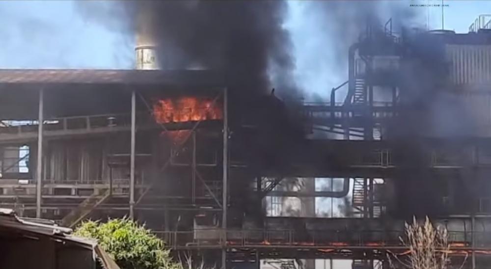 SEM FERIDOS:  Incêndio de grandes proporções destrói parte de usina de etanol de Jaciara