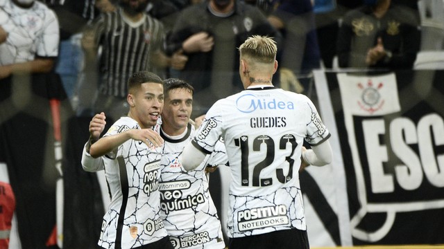 Em noite apagada de estrelas, Gabriel Pereira faz e time supera Fluminense