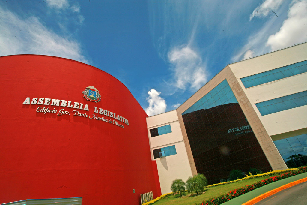 CADA QUAL EM SEU QUADRADO: Até que o STF se pronuncie sobre a questão, Max segue presidente e Botelho continua primeiro-secretário da AL