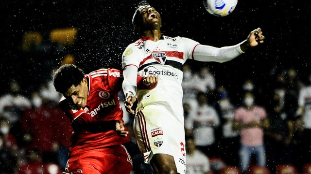São Paulo derrota o Internacional e volta a sonhar com uma vaga na Libertadores