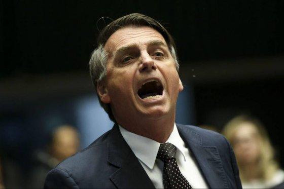 Aprovação ao governo Bolsonaro despenca ao nível mais baixo desde o início do mandato; 60% classificam a gestão presidencial como ruim/péssima