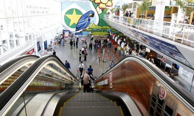 SEM ISOLAMENTO: Brasileira vinda da África fura quarentena em MT e vai a shopping