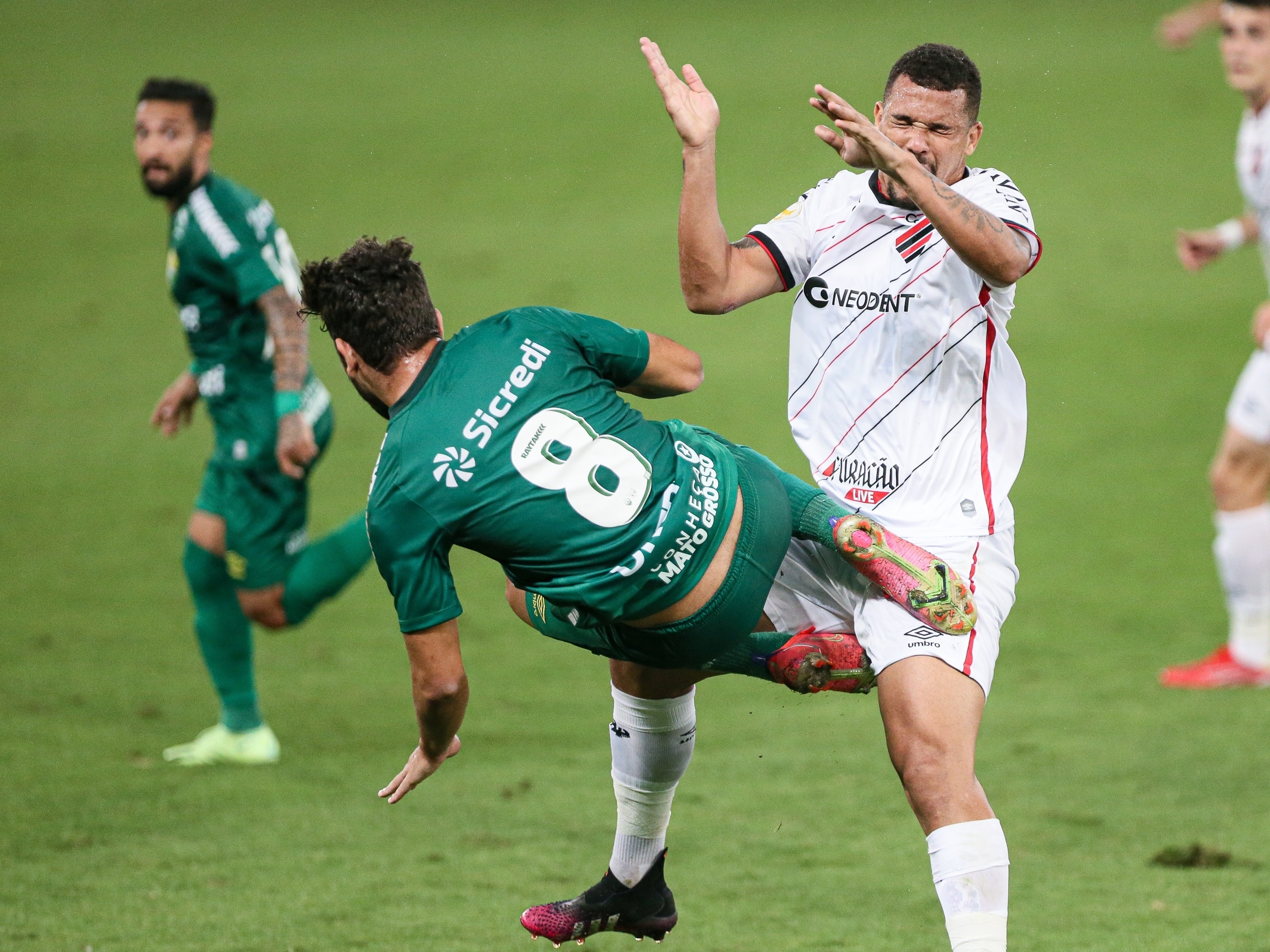 Cuiabá perde para o  Athletico-PR  em Curitiba e fica próximo da zona de rebaixamento