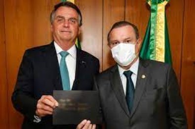 VIRA-CASACA:  Após aderir a Bolsonaro, senador por MT é chamado de 