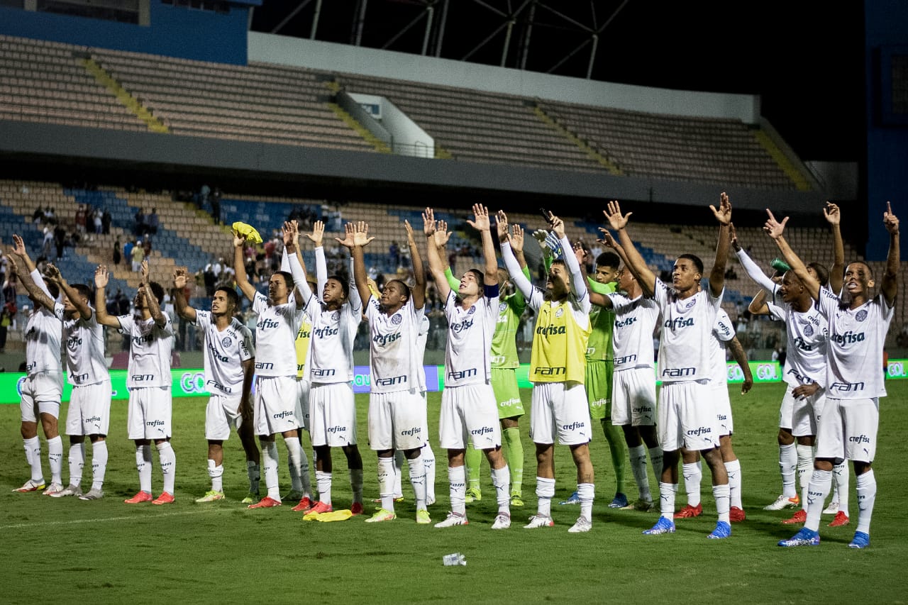 Endrick faz de bicicleta, Palmeiras goleia Oeste e vai às semifinais da Copinha