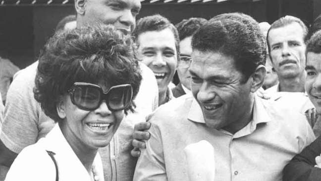 LUTO NAS ARTES: Grande diva da MPB, Elza Soares parte 39 anos depois da morte de Garincha, o 